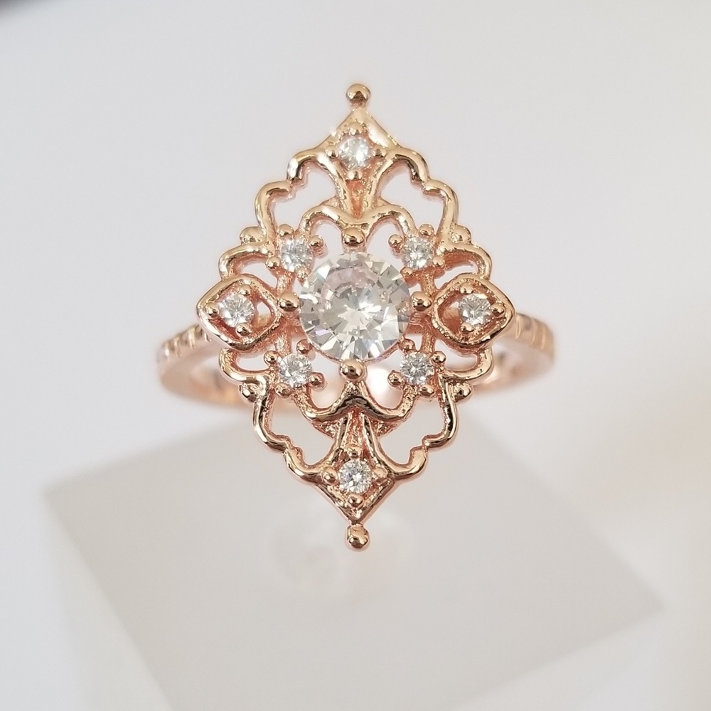 18k Antique Style Ring - Picture 4 of 8